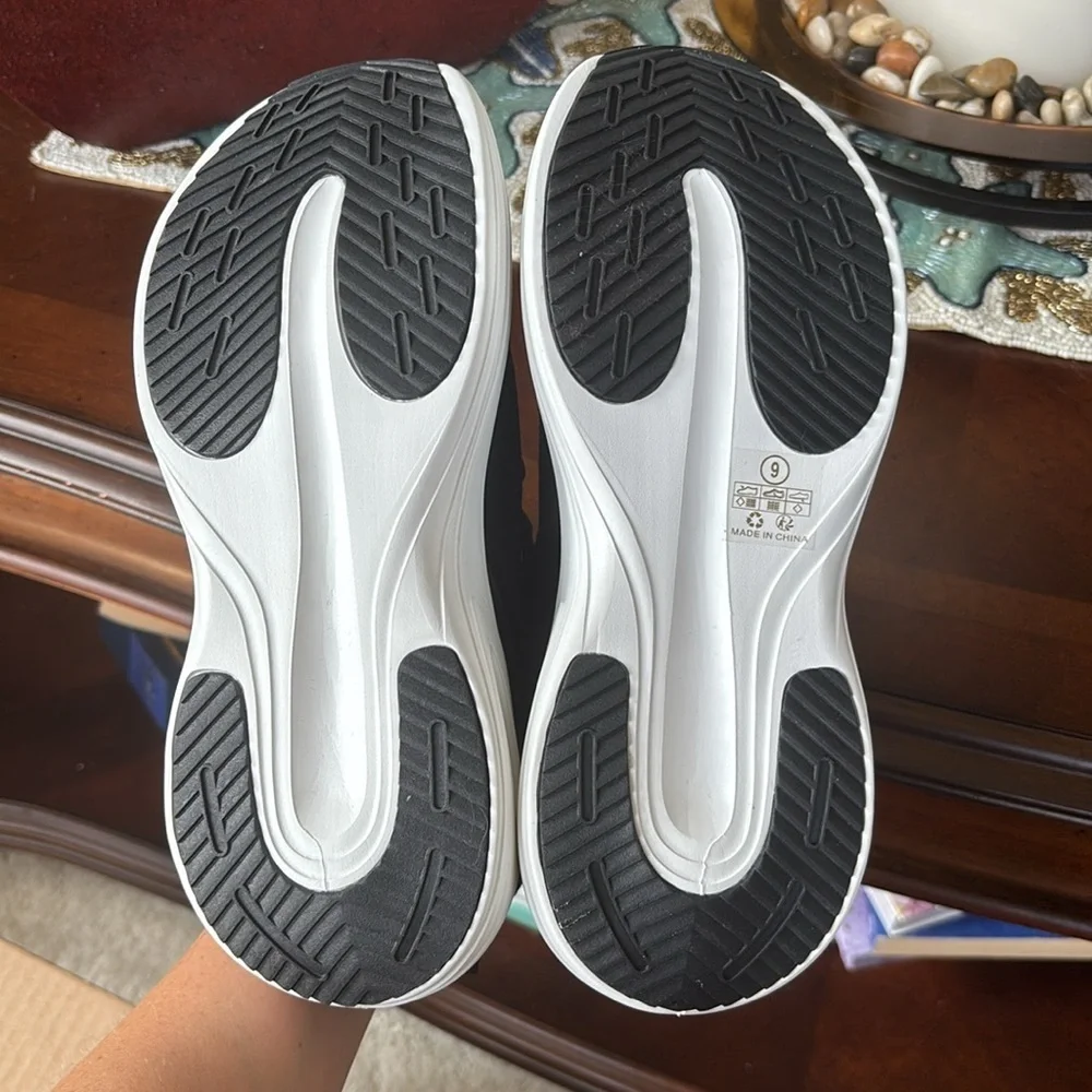 Brand New Cushion Support Sneakers Black White Lightweight Athletic Tennis Shoe